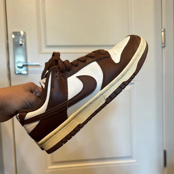 Nike dunk Brown and White Women's Shoes - Picture 4 of 8